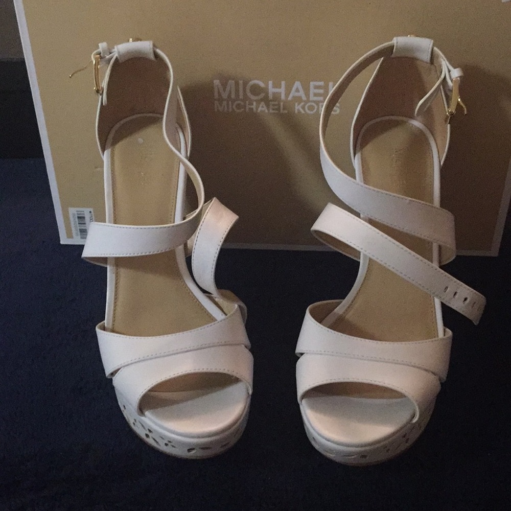 MICHAEL KORS 8 1/2 WEDGE LEATHER SHOES